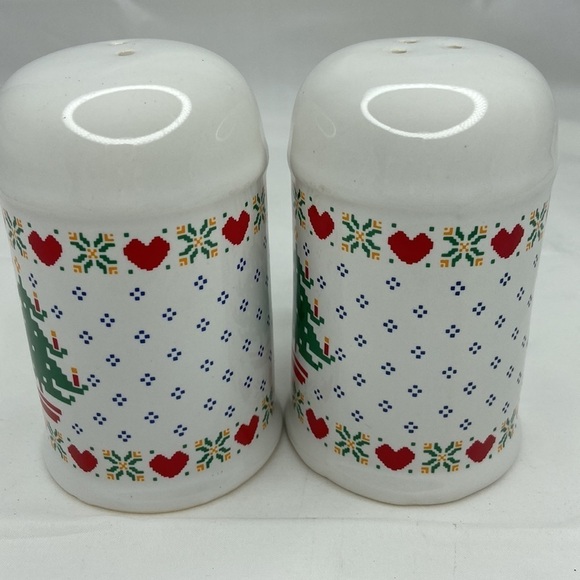 NEW AVENUES HomeSpun Holiday Holiday Tree Salt and Pepper Shakers Vintage 1984 - Picture 13 of 15